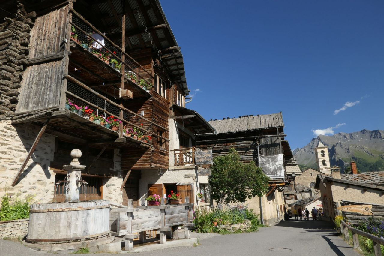 Saint-Véran, le village où le coq picore les étoiles